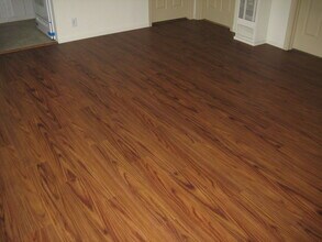 Building Photo - 121 NE Long St