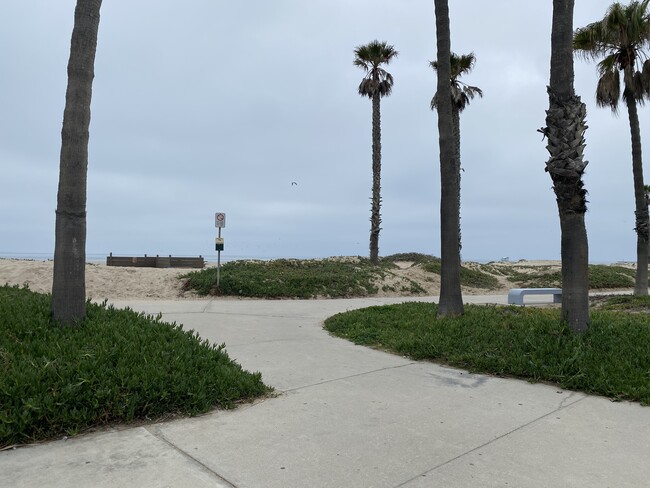 Building Photo - 383 E Surfside Dr