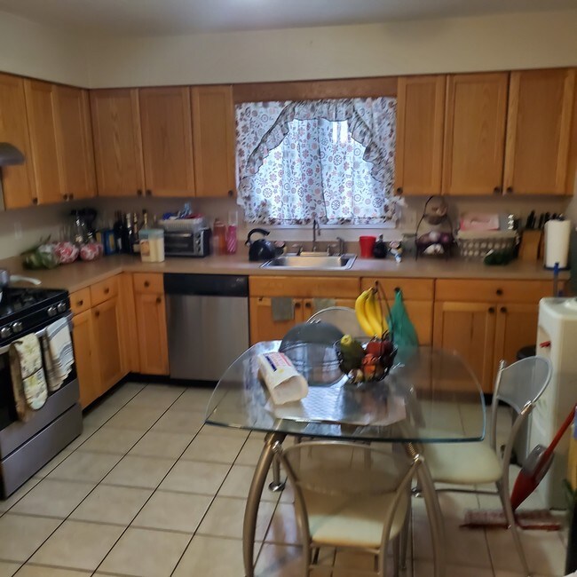 Cocina - 806 Hampden St