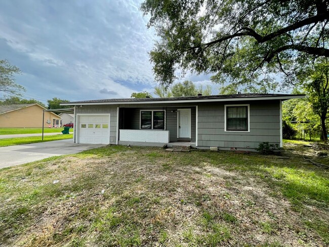 Building Photo - LCM ISD-2314 6th Street, Orange, TX 77630