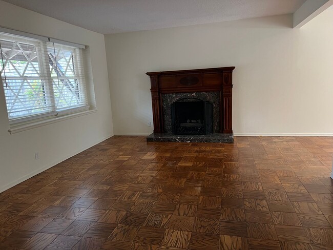 Building Photo - Goleta 3 Bedroom Home