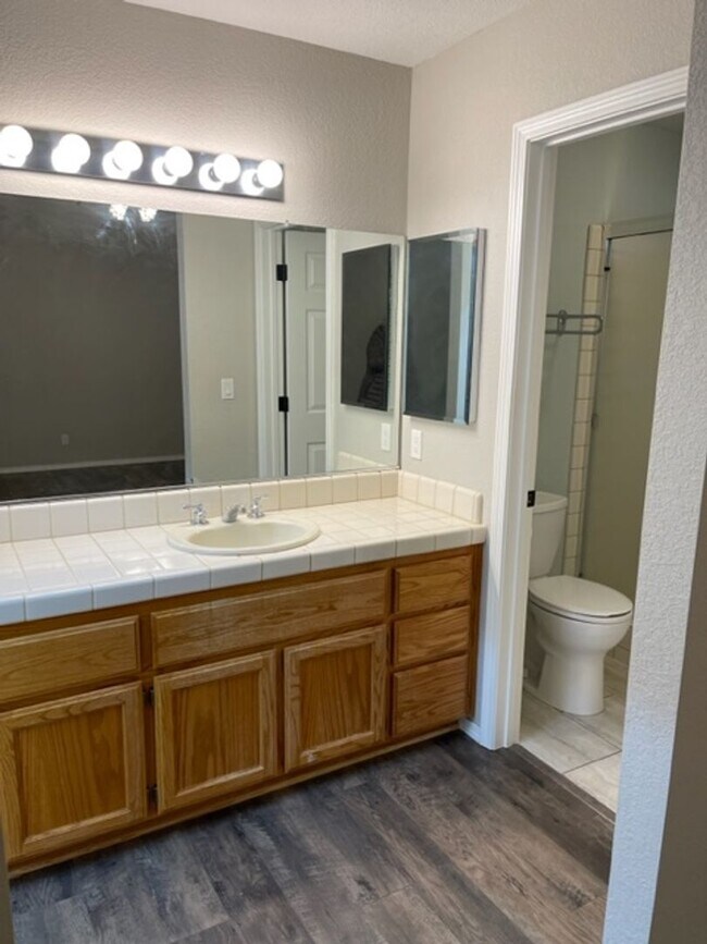 Foto del edificio - 3 Bedroom Located in Country Heights Subdi...