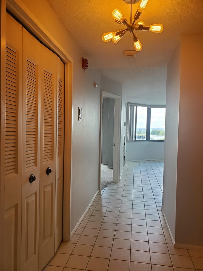 Building Photo - 240 Harmon Cove Tower
