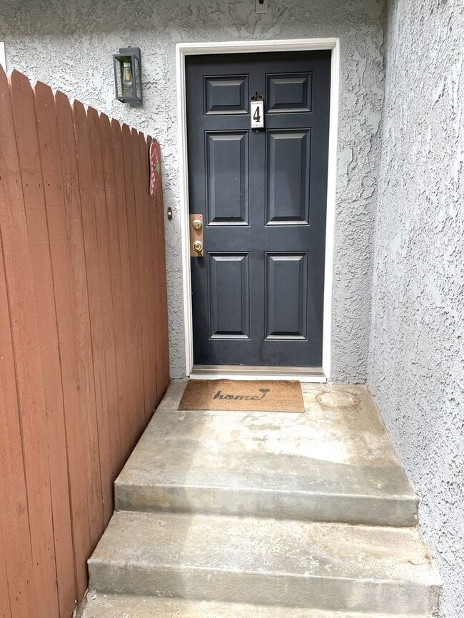 Foto del edificio - Updated 2 bedroom split level townhome