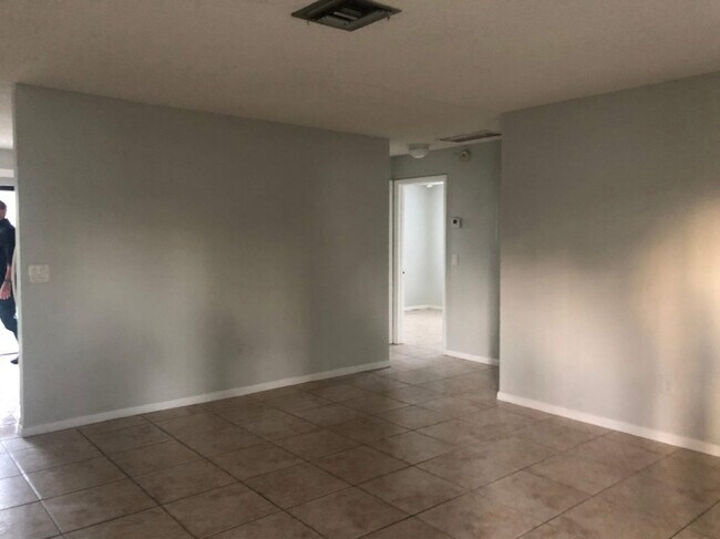 Foto del edificio - 1637 Barbarie Ln