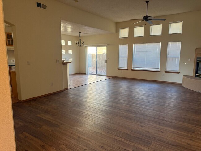 Foto del edificio - 11004 Catamount Dr NW