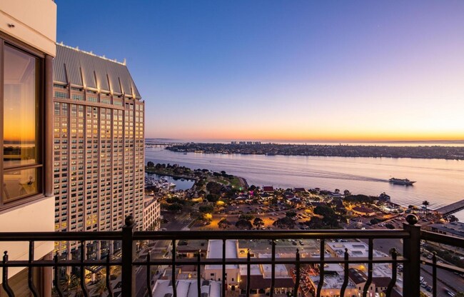Foto del edificio - 700 W Harbor Dr