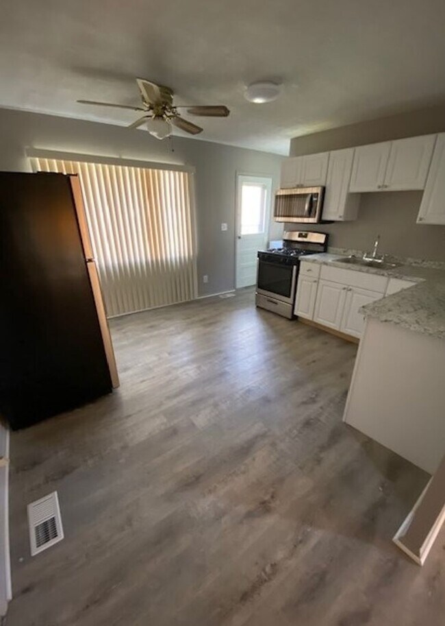 Building Photo - 606 Dogwood Dr