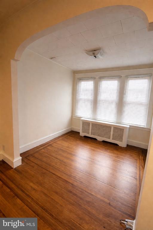 Foto del edificio - 652 Jamestown Ave.