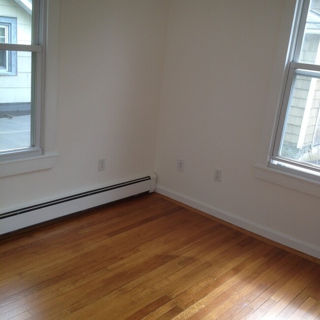 Building Photo - 79 N Moger Ave