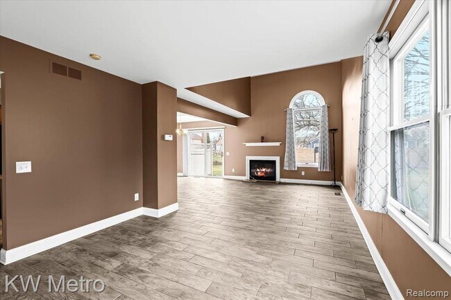 Building Photo - 45097 Horseshoe Dr