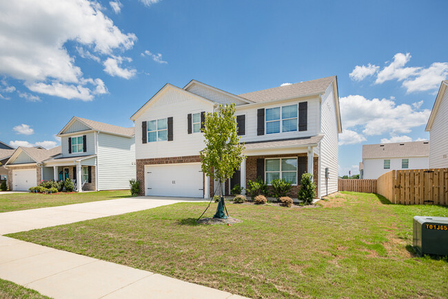 Building Photo - Charming 5 Bedroom in Tuscaloosa!