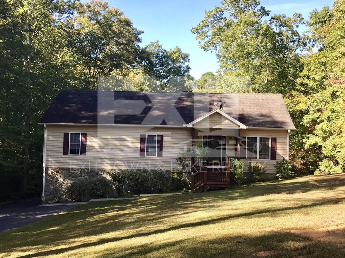 Primary Photo - Spacious 3 Bedroom, 2 Bath Home On A Quiet...