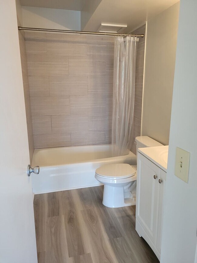 Building Photo - Condo on Ward Avenue