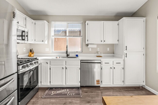 Building Photo - 44570 Johnston Dr
