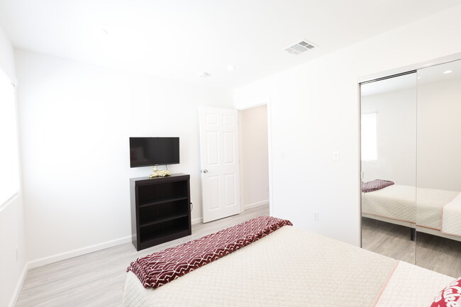 Foto del edificio - 18623 Bryant St