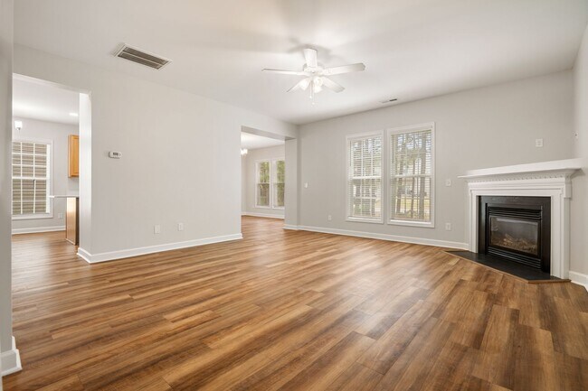 Foto del edificio - Updated 3BR Raleigh Home w/ Loft, Quartz Counters & 2-Car Garage
