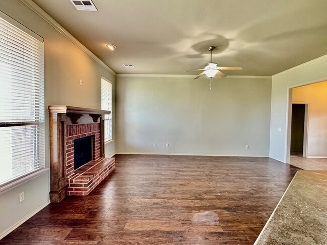 Foto del edificio - 15705 Creek Heights Dr