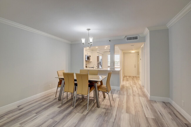 Foto del edificio - 7076 Huntington Ln