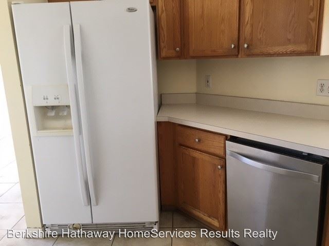 Building Photo - 3 br, 2 bath House - 2424 Winfield Dr
