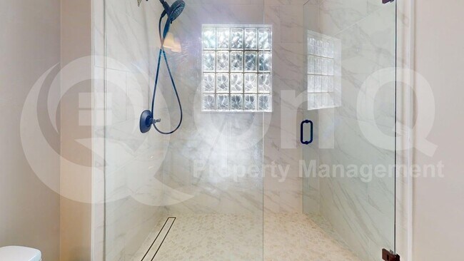 Foto del edificio - 2521 N Garrett Ave
