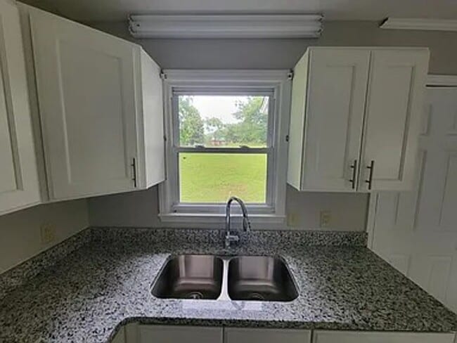 Building Photo - Now Available – Beautifully Remodeled 3BR Home Near Downtown Winston-Salem