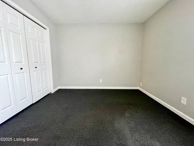 Building Photo - 1922 Silver St