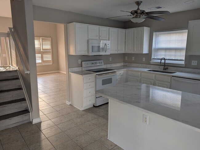 Cocina - 682 Wilshire Ln