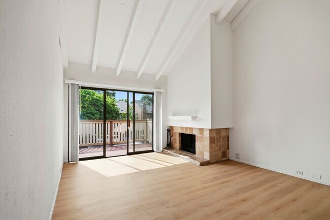 Foto del edificio - 523 Woodside Oaks