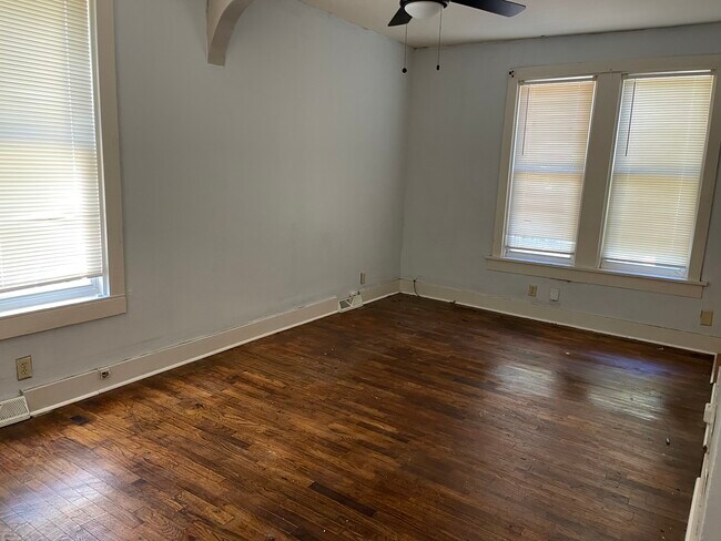 Building Photo - 1220 SW Harvey Pl