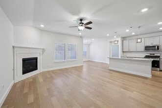Building Photo - 1224 Johnson Dr