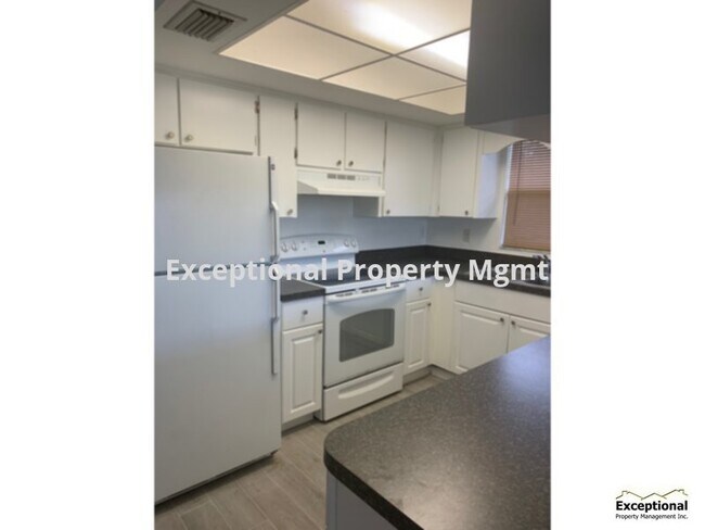 Building Photo - 2/2 Duplex! Available Soon! Call today to ...