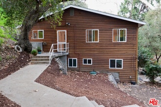 Building Photo - 1671 Happy Trail