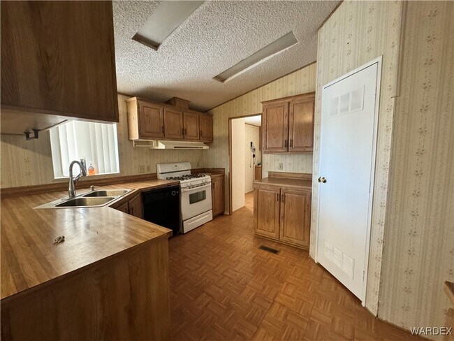 Building Photo - 5725 Bison Ave