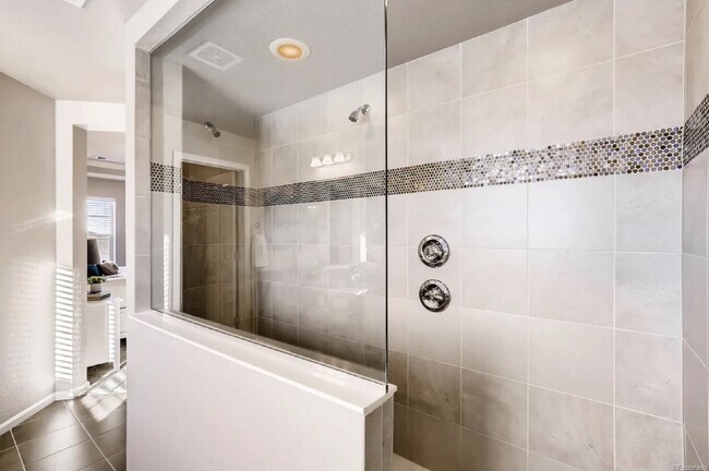 Building Photo - Updated Home with Gourmet Kitchen, Huge Fe...
