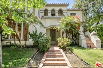 Building Photo - 1103 S Oakhurst Dr