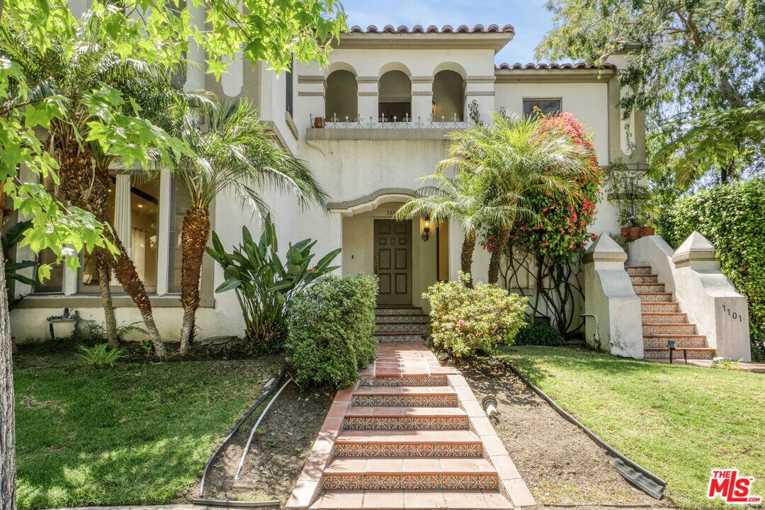 Primary Photo - 1103 S Oakhurst Dr