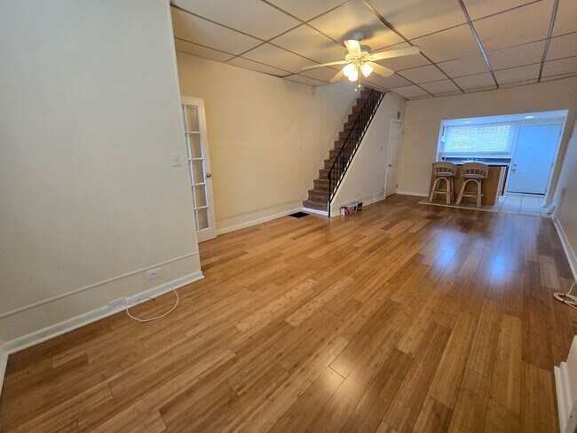 Foto del edificio - LOVELY 2 BEDROOM BREWERY TOWN HOUSE AVAILABLE NOW