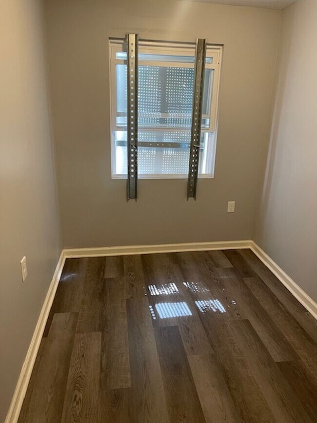 Building Photo - Anika Homes 2 Bedroom