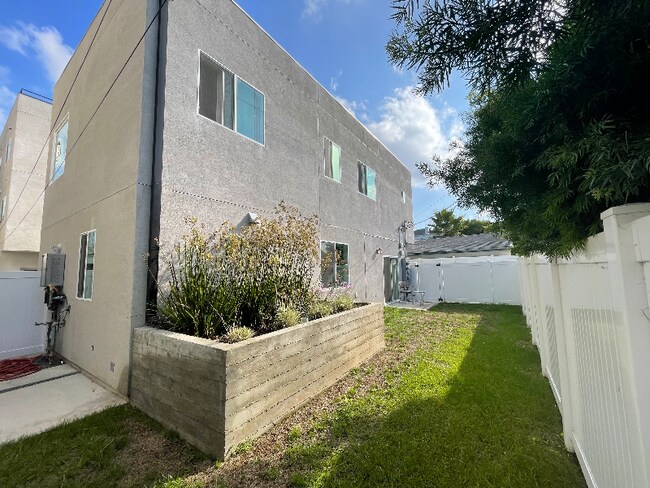 Building Photo - 6754 W 86th Pl