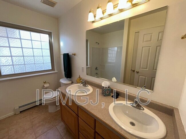 Foto del edificio - 815 Lincoln Ct