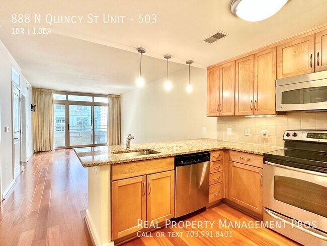 Building Photo - Bright Ballston Condo!
