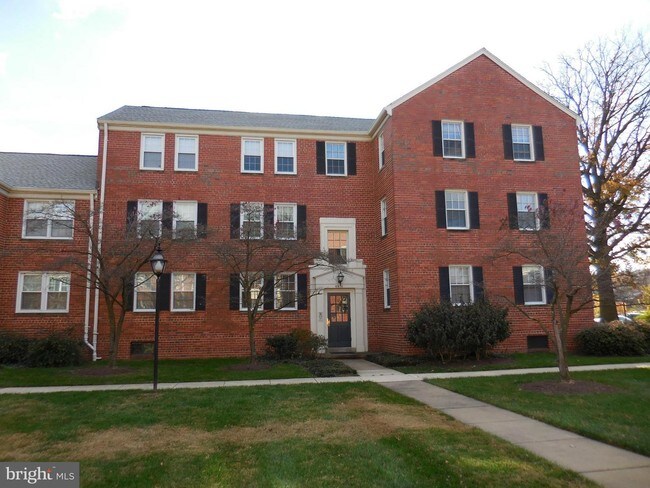 Foto del edificio - 6510 Potomac Ave