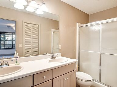 Building Photo - 850 Country Club Dr