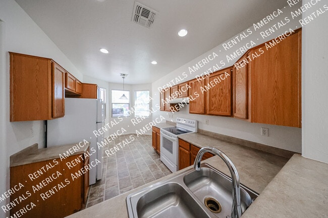 Building Photo - 5614 W Lydia Ln