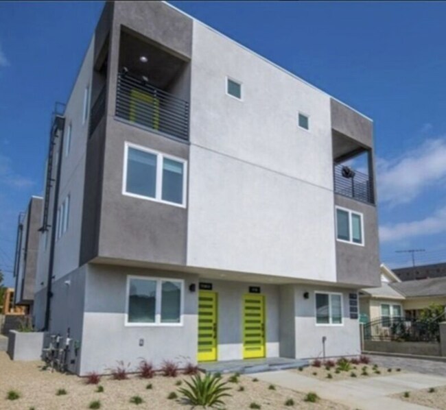 Foto del edificio - 1120 1/2 N Heliotrope Dr