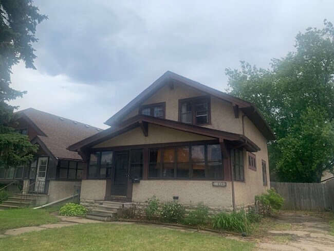 Building Photo - 1428 Snelling Ave. in St. Paul