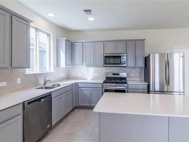 Building Photo - 1525 Cliffbrake Wy