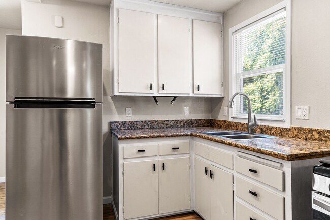 Foto del edificio - Welcome to Stanton Ave: Your Newly Renovat...