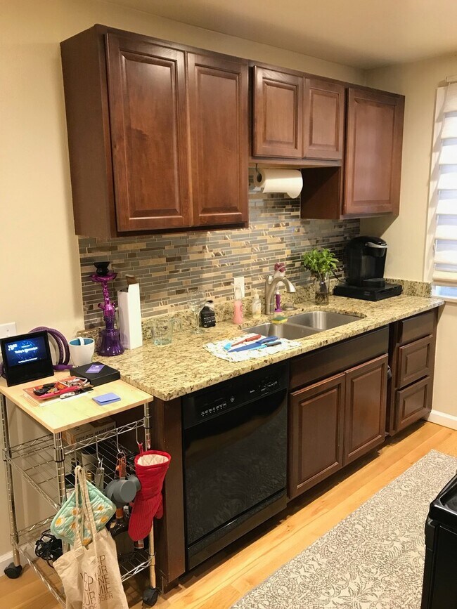 Building Photo - Updated Two Story 2 Bed 1 Bath Condo in Ce...